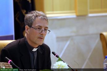 اهمیت تعامل و هم فکری بزرگان شیعه و مسیحیت برای تحقق صلح و عدالت جهانی