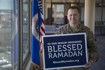 نصب هزاران پلاکارد «رمضان مبارک» در کلیساها و اماکن مختلف آمریکا