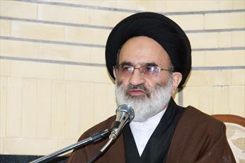 امام خمینی(ره) با سلاح فقاهت و فتوا  به میدان آمد نه با توپ و تانک