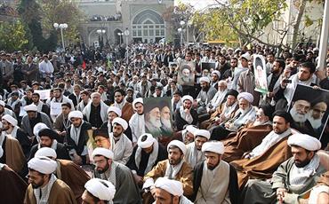 تجمع بزرگ طلاب تهرانی علیه مواضع خصمانه آمریکا