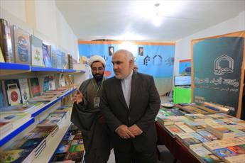 بازدید سفیر ایران در لبنان از غرفه مراکز حوزوی در نمایشگاه نبطیه