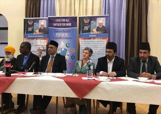 گردهمایی نمایندگان ادیان مختلف در مسجدی در لندن برگزار شد