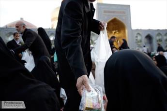 توزیع ۳ میلیون بسته افطاری سبک در صفوف نماز جماعت حرم رضوی