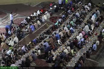 تصاویر/ ضیافت افطاری مدرسه علمیه رضویه بیرجند در شب میلاد کریم اهل بیت(ع)