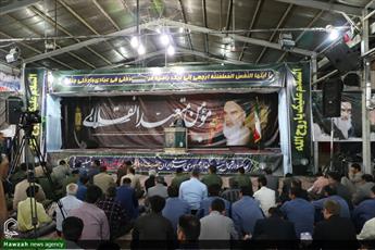 امام(ره) فقه خوابیده در حجره ها را در سطح جامعه جاری کرد/ دشمن روح نا امیدی را به جامعه تزریق می کند