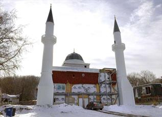مسلمانان کانتیکت آمریکا  مجبور به کوتاه کردن مناره های مسجد شدند + تصاویر