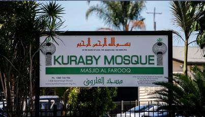 گروهی که خودشان را روزنامه نگار جا می زنند، در مسجد استرالیا آشوب به پا کردند