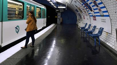 جوان مصری در مترو پاریس مسافران را تهدید کرد