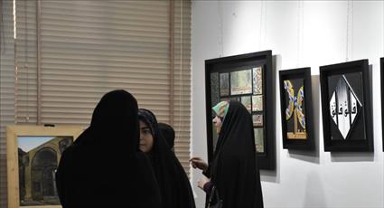 نمایشگاه تابلو فوم با محوریت اسماءالحسنی در قم افتتاح شد