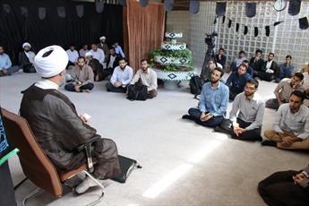 برخی مسئولین به جای منابع فقهی و اسلامی به غرب چشم دوخته اند