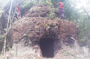 مسجد ۵۰۰ ساله در اعماق جنگل های بنگلادش یافت شد + عکس