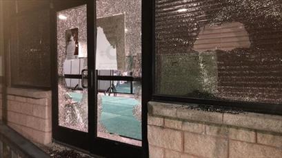 حمله به مسجد، شکستن شیشه ها و تخریب اموال مسجد در آستین تگزاس