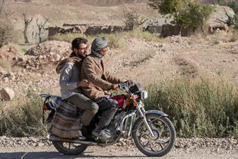 روشی متفاوت در تبلیغ دین/ خدمت در روستایی که با مرز افغانستان فاصله ای ندارد