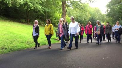 «پیاده روی میان ادیانی» زنان مسلمان و مسیحی در گلاسکو برگزار شد