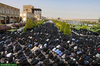 تصاویر/ مراسم عزاداری و اقامه  نماز ظهر عاشورا در اصفهان