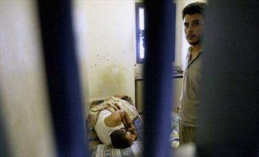 بازداشتگاه صهیونیستی آب آلوده به خورد زندانیان فلسطینی می دهد!
