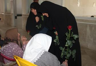 عیادت اعضای جمعیت زنان فرهیخته یزد از سالمندان+ عکس