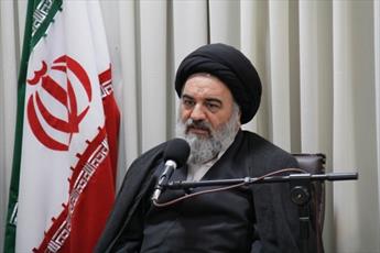 ایستادگی ملت ایران در برابر استکبار جهانی دنیا را متحیر کرده است
