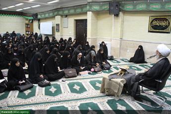 تصاویر/ درس اخلاق در حوزه علمیه خواهران بوشهر