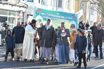 مسلمانان نیوپورت راهپیمایی جشن میلاد نبی (ص) را برگزار کردند