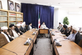 انتقاد آیت‌الله حسینی بوشهری از طرح مباحث فقهی بدون استدلال و برهان