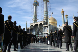 حرم مطهر حضرت معصومه(س) در سوگ امام هشتم(ع)