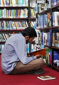 کتاب؛ انیس کنج تنهایی و فروغ صبح دانایی