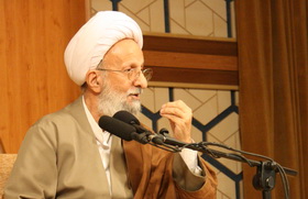 نظر آیت‌الله مصباح درباره بکار بردن لفظ «امام» برای امام راحل و رهبری