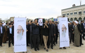 پیکر آیت الله محمد صادقی تهرانی در قم تشییع شد